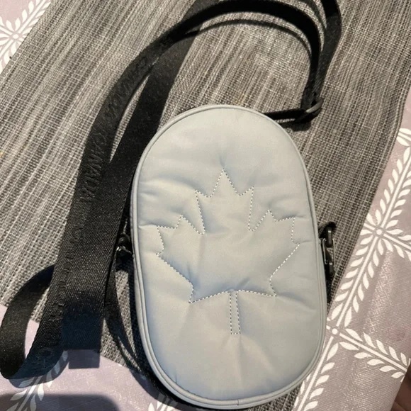 NWOT Lululemon Team Canada 22 Future Legacy Crossbody Bag - Picture 3 of 4